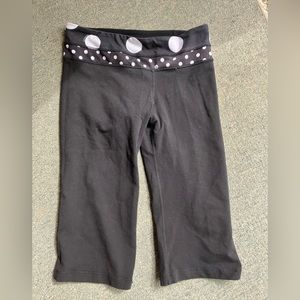 Lululemon capri length leggings. Sz8. Reversible w/white dots to solid black